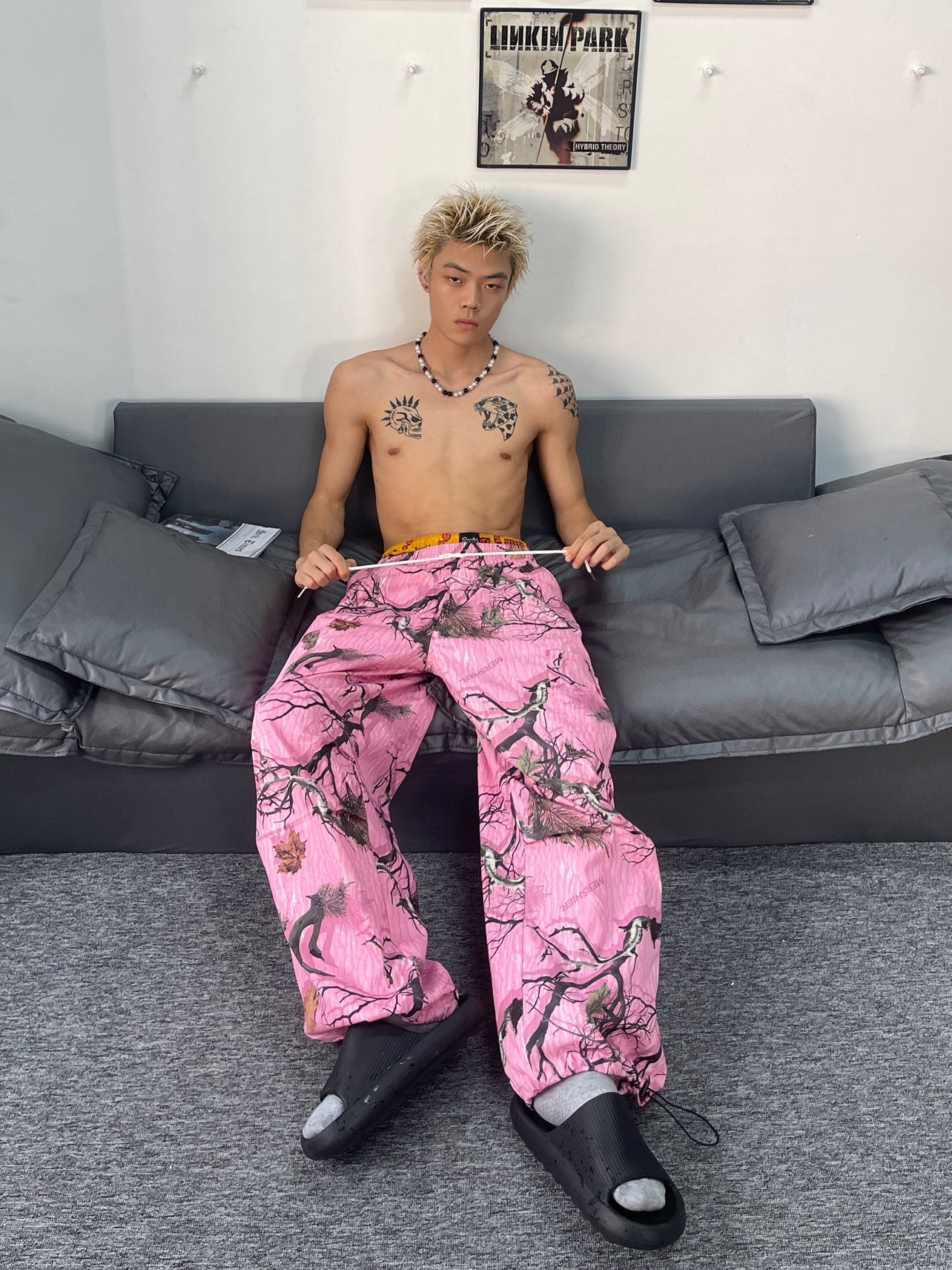 Pembe Dal Yaprak Desenli Pantolon