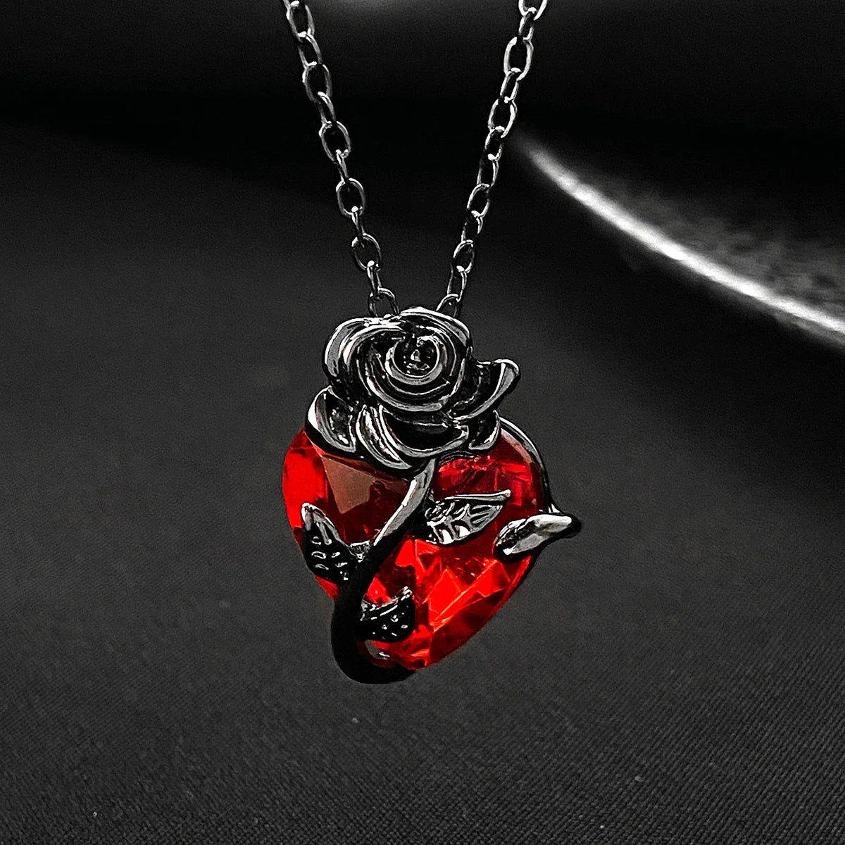 UrbanLaws Heart of Thrones Vampir Kolye