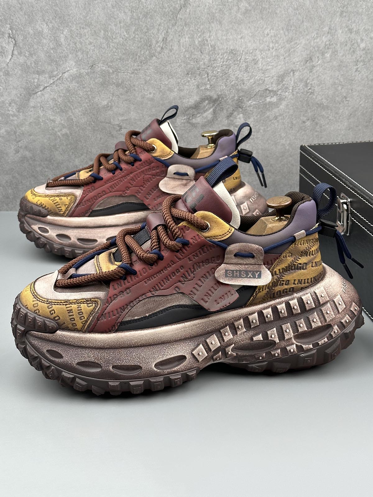 Özel Tasarım Letter İşlemeli Chunky Platform Sneaker