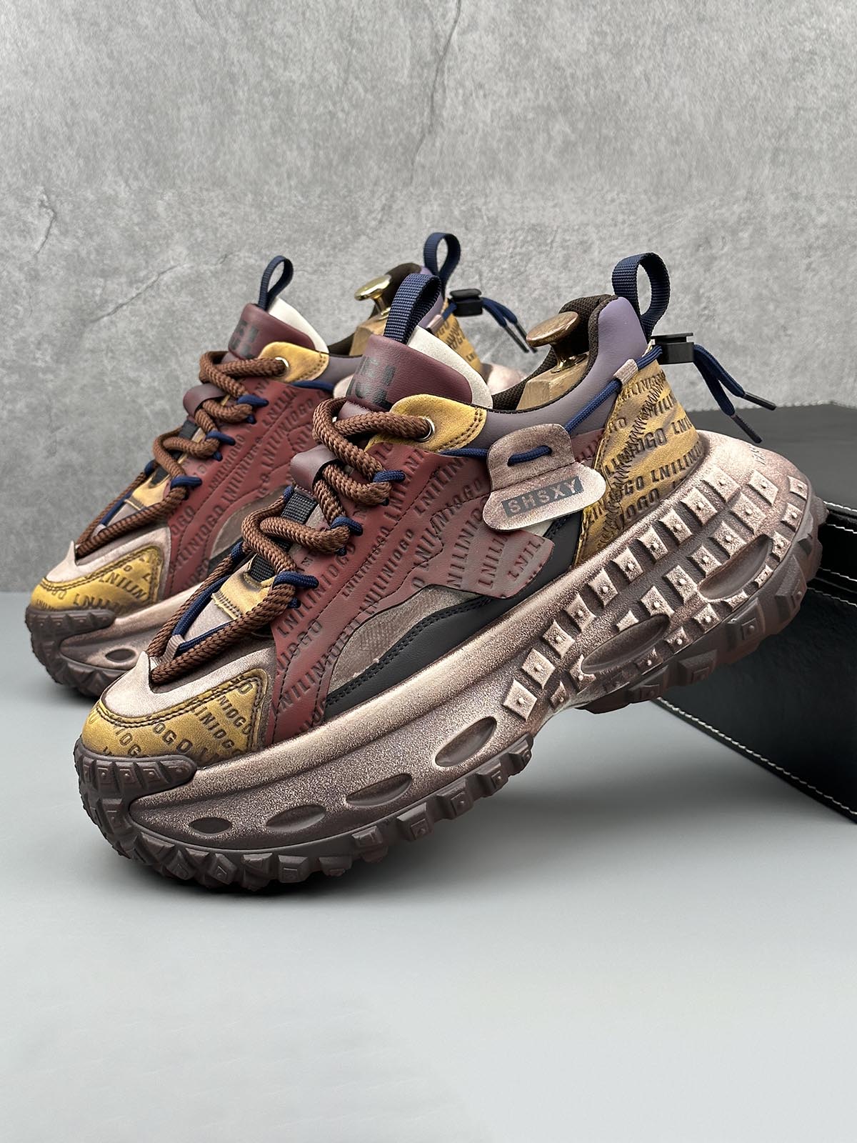 Özel Tasarım Letter İşlemeli Chunky Platform Sneaker