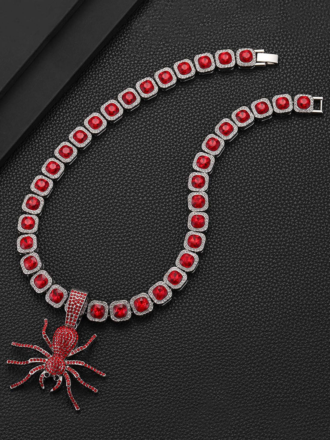 Punk Tarzı Özel Tasarım Red Spider Kolye
