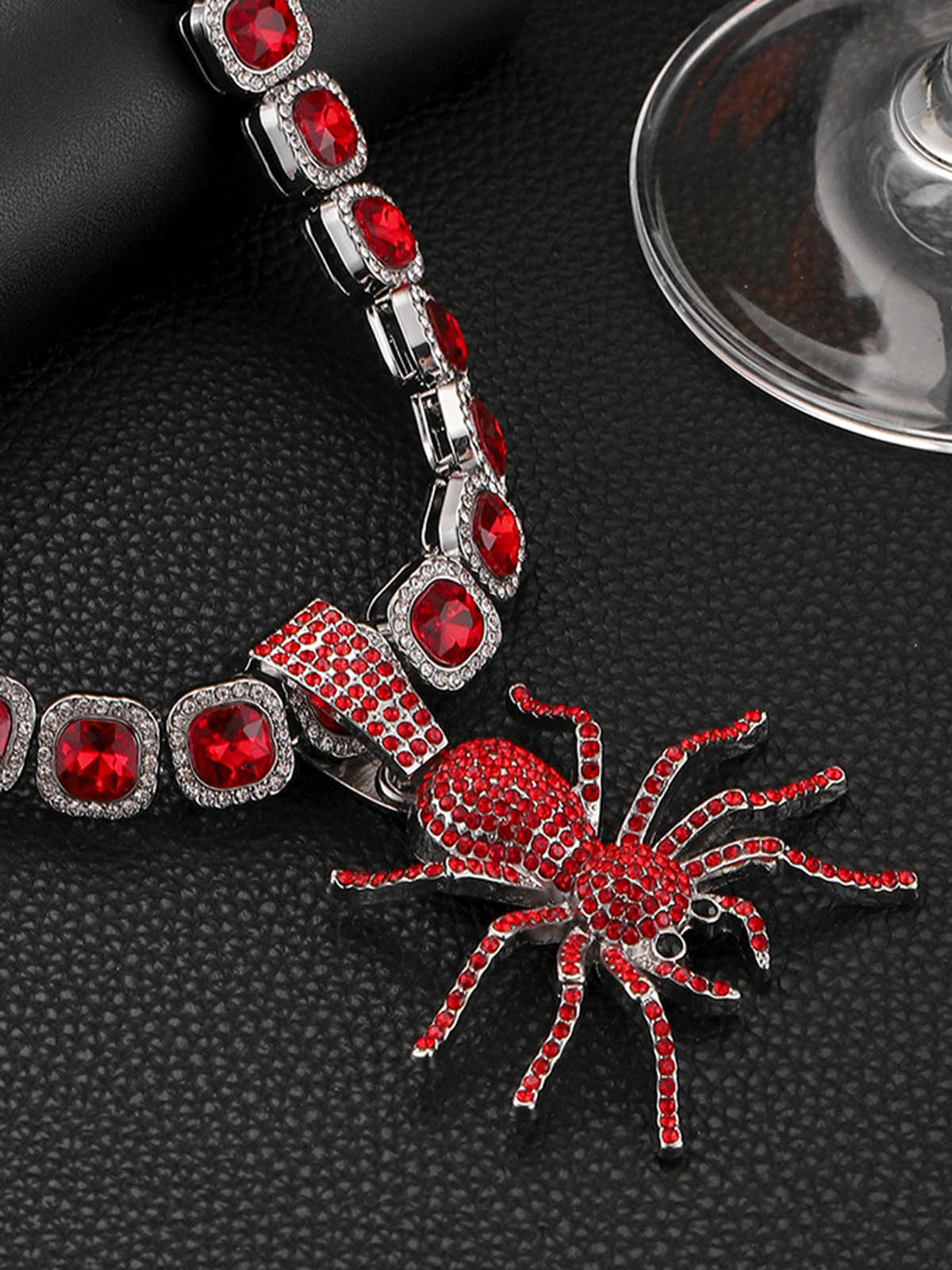 Punk Tarzı Özel Tasarım Red Spider Kolye